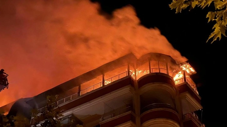 Batman'da bir binanın teras katında yangın çıktı