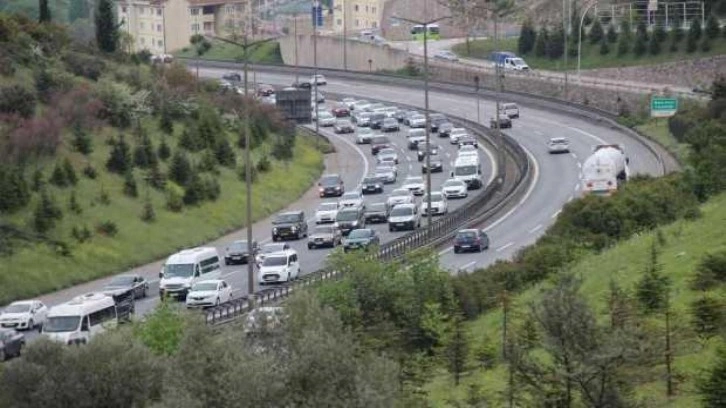 Bayram dönüşü Tekirdağ-İstanbul kara yolunda yoğunluk