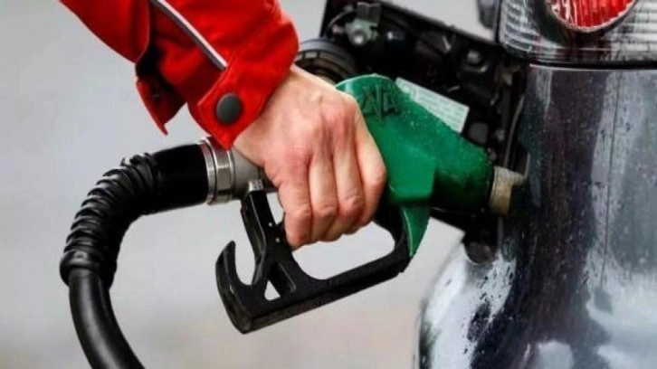 Benzin ve motorine indirim beklentisi: Petrol 109 dolar, dolar 16,20'ye düştü