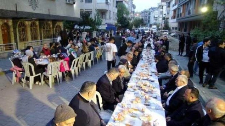 Berberden 400 kişiye sokak iftarı