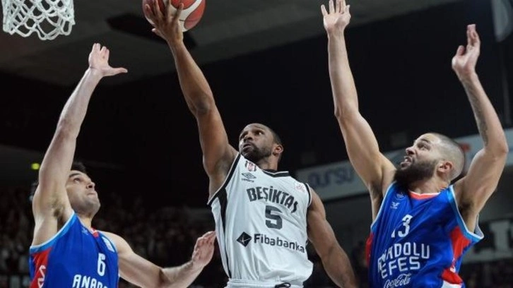 Beşiktaş Fibabanka, Anadolu Efes'i eleyerek Dörtlü Final'e yükseldi!