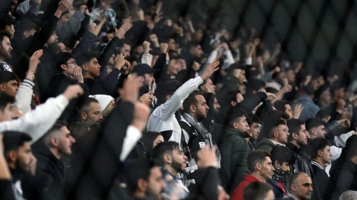 Beşiktaş taraftarından futbolculara protesto!