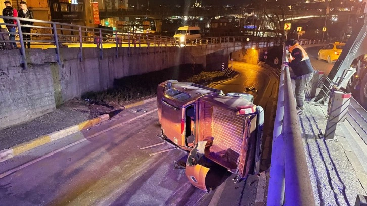 Beyoğlu’ndaki görünmez kaza! 1’i ağır 3 kişi yaralandı