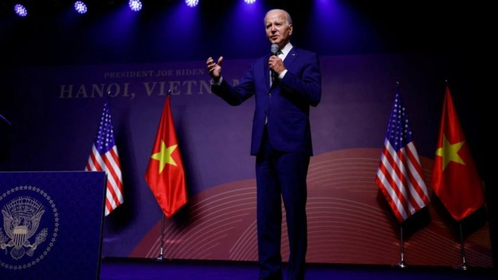 Biden'a Vietnam'da şok: Sesini kestiler, sahneyi terk etti!