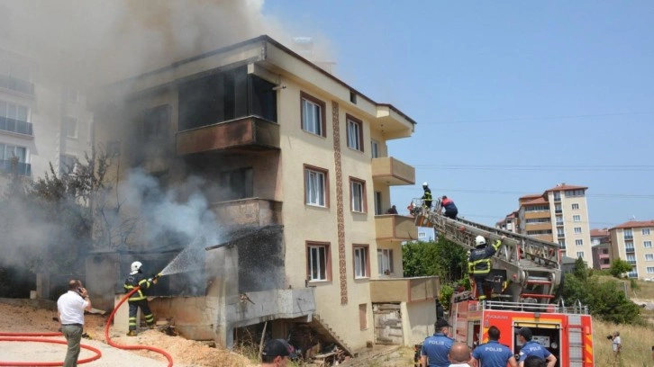 Bilecik'te korkutan yangın: Son anda kurtarıldılar!