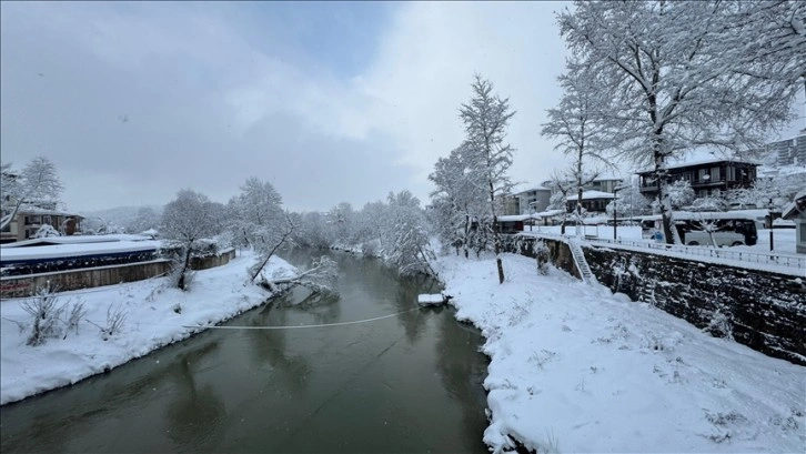 Birçok ilde kar yağışı ve soğuk hava etkili oluyor