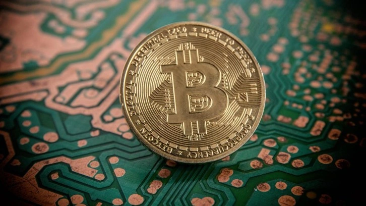 Bitcoin sert düştü