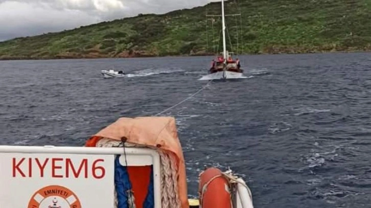 Bodrum açıklarında sürüklenen tekne kurtarıldı