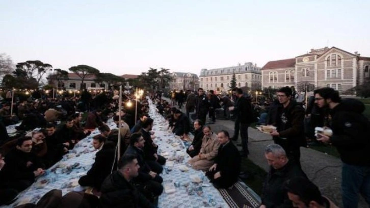 Boğaziçi Üniversitesi'ndeki dev iftarda renkli görüntüler ortaya çıktı