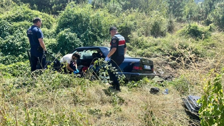 Bolu'da otomobil şarampole devrildi: 1 ölü 1 yaralı