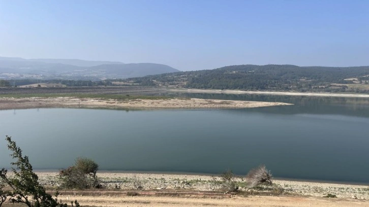 Bolu'da su seviyesi düşen Gölköy Baraj Gölü'nde yarım ada oluştu