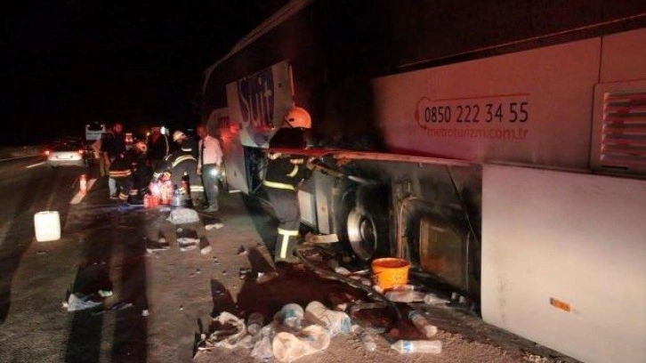 Bolu'da otobüste çıkan yangını, yoldan geçen yangın eğitim uzmanı söndürdü