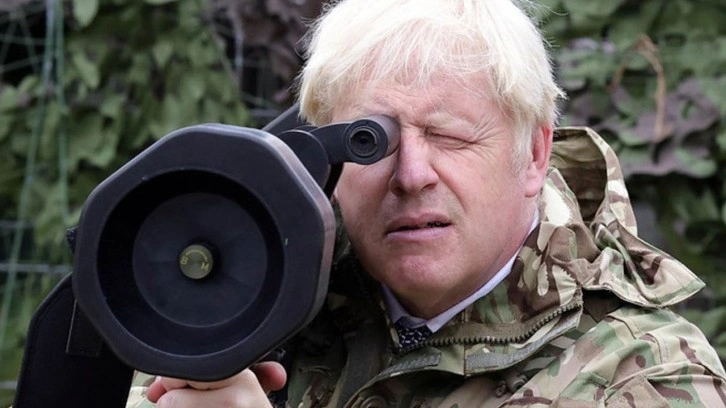 Boris Johnson el bombası attı