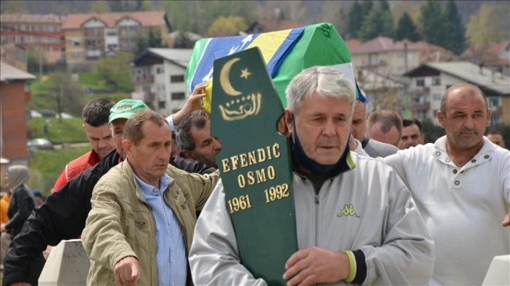 Bosna Savaşı'nın iki kurbanı daha törenle defnedildi