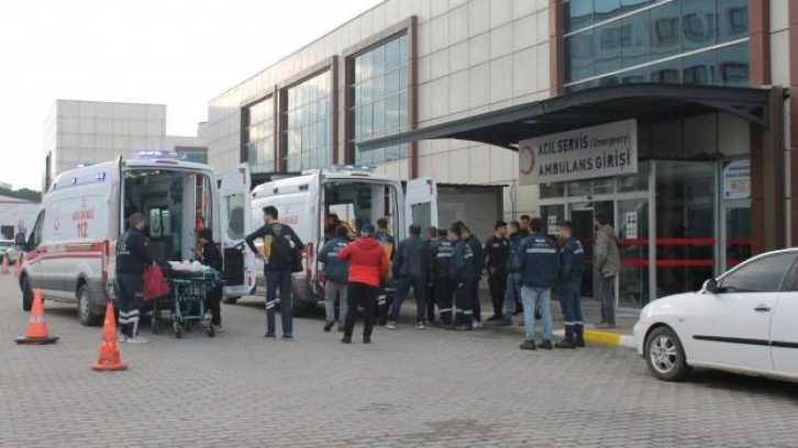 Çanakkale'de işçileri taşıyan otobüs devrildi: 17 yaralı