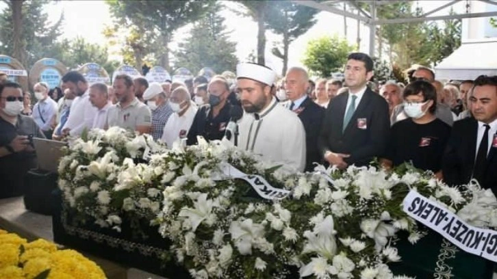 Çanakkale'de öldürülen eğitimci Nazmi Arıkan'ın cenazesi İstanbul'da toprağa verildi