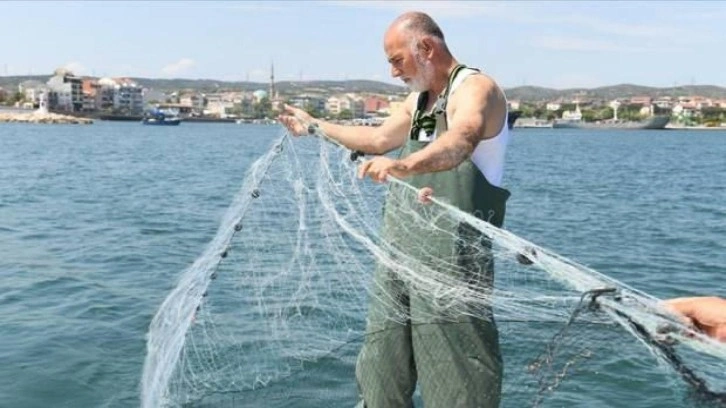 Çanakkaleli jumbo karides avcıları bolluk beklentisiyle sezona başladı