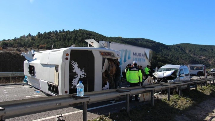 Çankırı'da 3 araç kazaya karıştı: Çok sayıda yaralı var