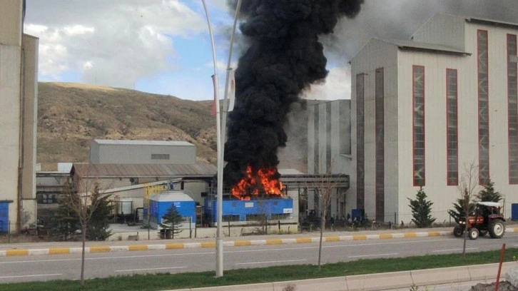 Çankırı’da korkutan fabrika yangını: Siyah dumanlar gökyüzünü kapladı