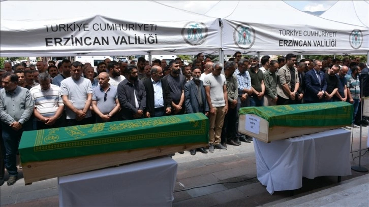 Cansız bedenlerine ulaşılan işçiler için Erzincan'da cenaze töreni düzenlendi