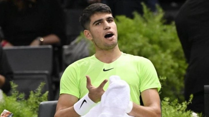 Carlos Alcaraz, ATP Finalleri'ne yenilgiyle başladı