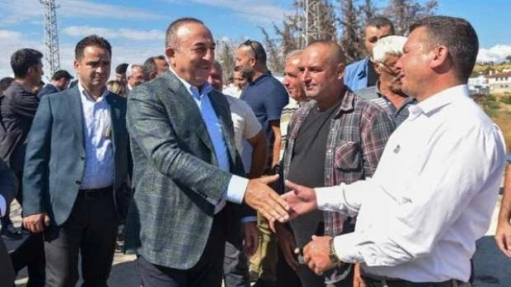 Çavuşoğlu'ndan yangında zarar gören mahalleye ziyaret