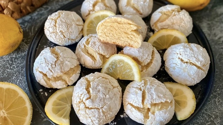 Çayınız buz gibi olacak! Yiyenin elinden düşüremediği limonlu kurabiye tarifi