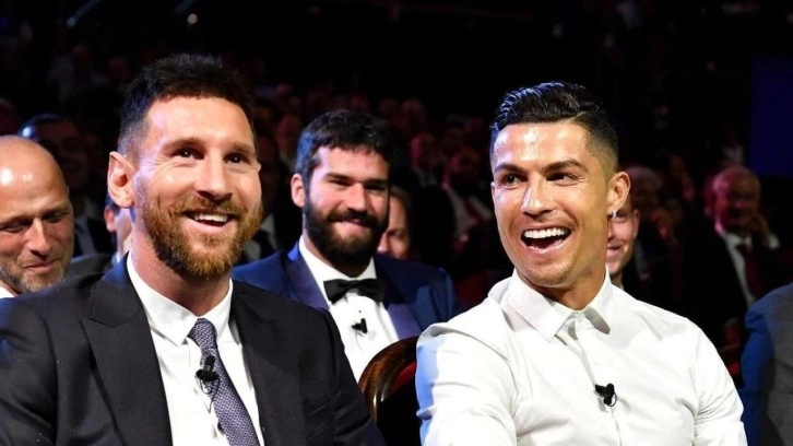 Cristiano Ronaldo, Lionel Messi ile dalga geçti!