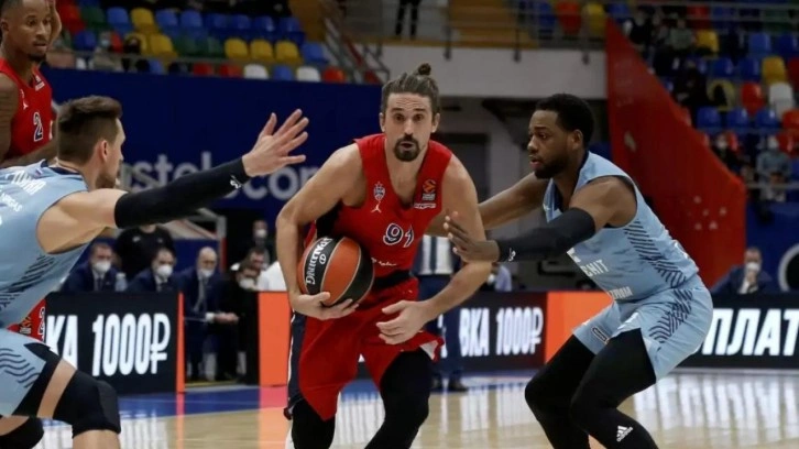 CSKA Moskovalı basketbolcu Alexey Shved, taraftarın saldırısına uğradı