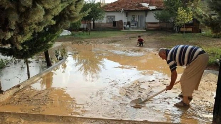 Çubuk'ta sağanak nedeniyle su baskınları yaşandı