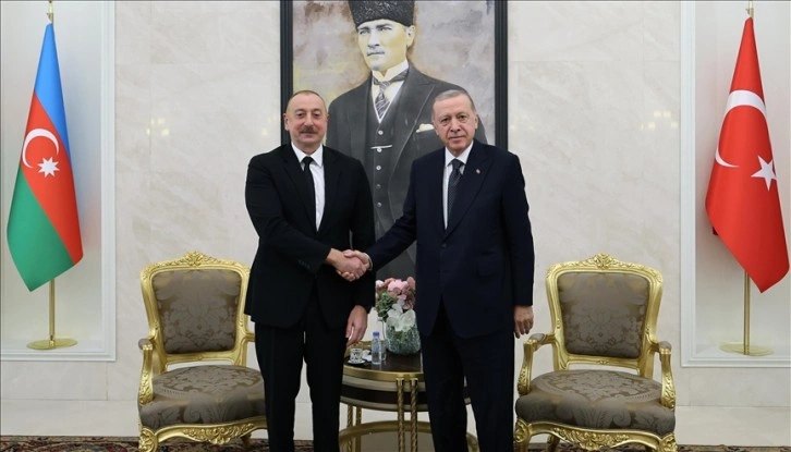 Cumhurbaşkanı Erdoğan, Azerbaycan Cumhurbaşkanı Aliyev'i havalimanında karşıladı