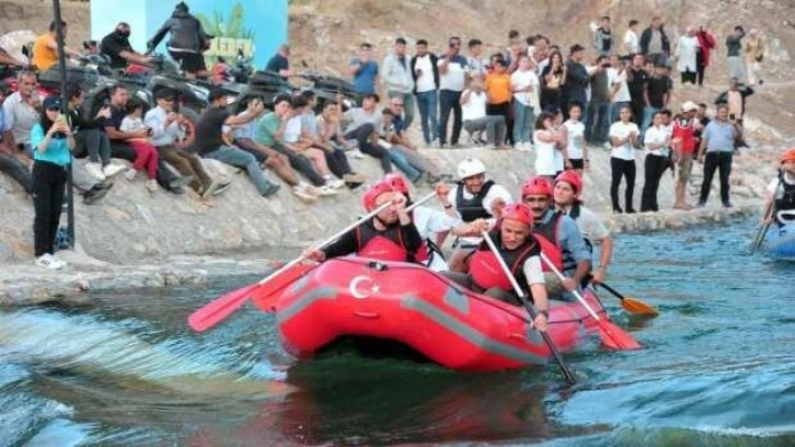 Cumhurbaşkanı Yardımcısı Oktay ve Bakan Kirişci, Yozgat’ta rafting yaptı