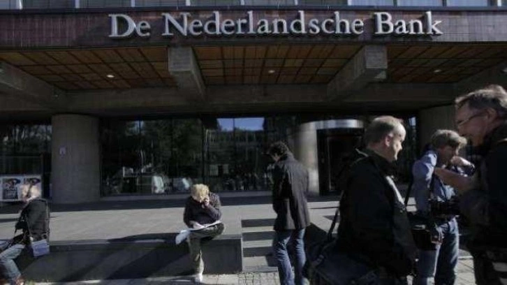 De Nederlandsche Bank köle ticaretindeki rolü sebebiyle özür diledi