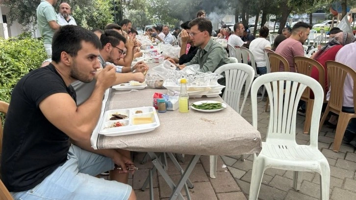 Denizli'de bedava yemek için "Mevlüt Bulma" grubu kurdular! Herkes mutlu kalıyor