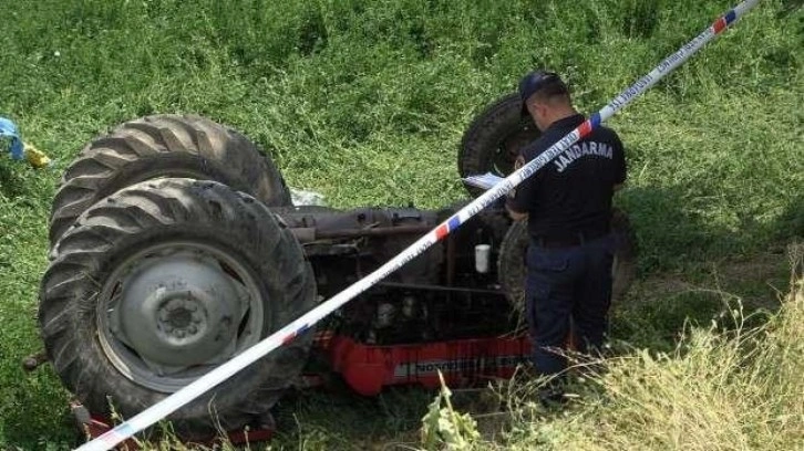 Denizli'de feci kaza: İki kişi traktörün altında kaldı!