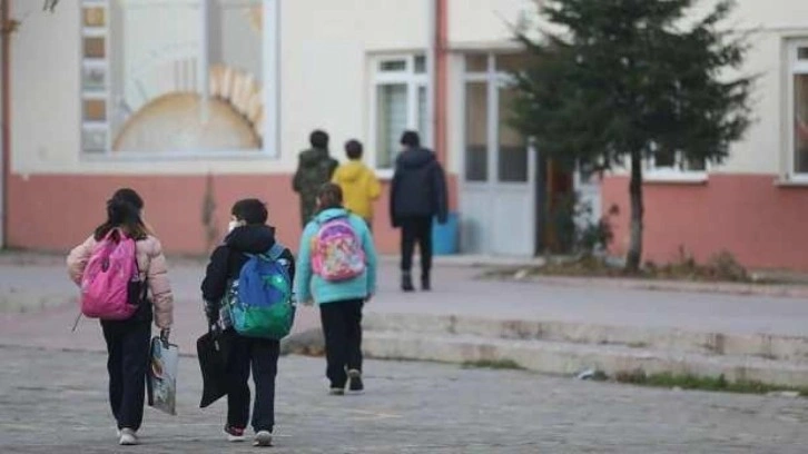 Deprem bölgesinde bazı ilçelerde eğitim öğretim yeniden başladı