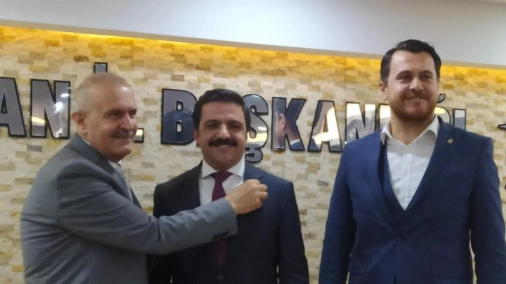 DEVA Partisi Van İl Başkanı ve ekibi istifa ederek AK Parti'ye geçti