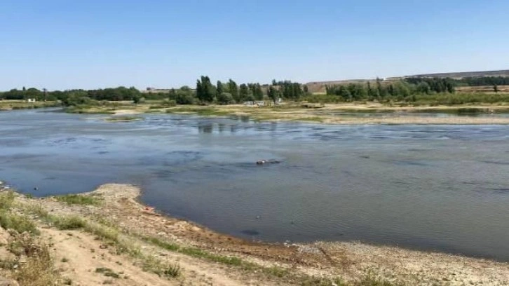 Dicle Nehri'ne giren 3 lise öğrencisi boğuldu