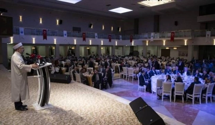 Diyanet İşleri Başkanı Erbaş, 15 Temmuz şehitlerinin aileleriyle iftarda bir araya geldi