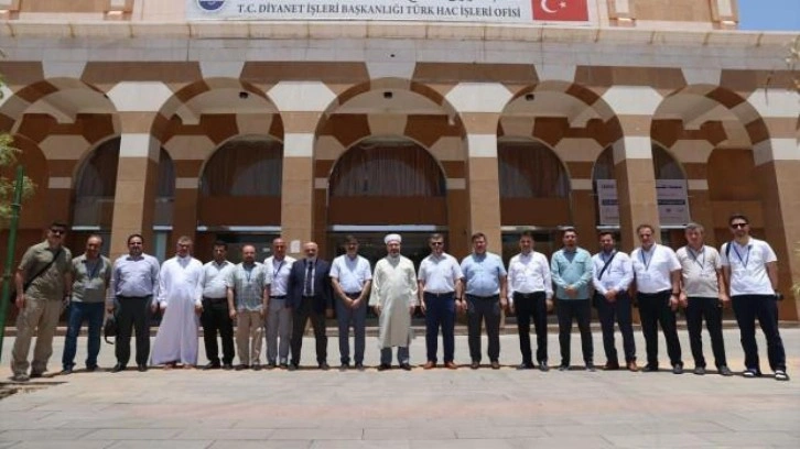 Diyanet İşleri Başkanı Erbaş, Medine'de Türk Hac İşleri Ofisi'ni ziyaret etti