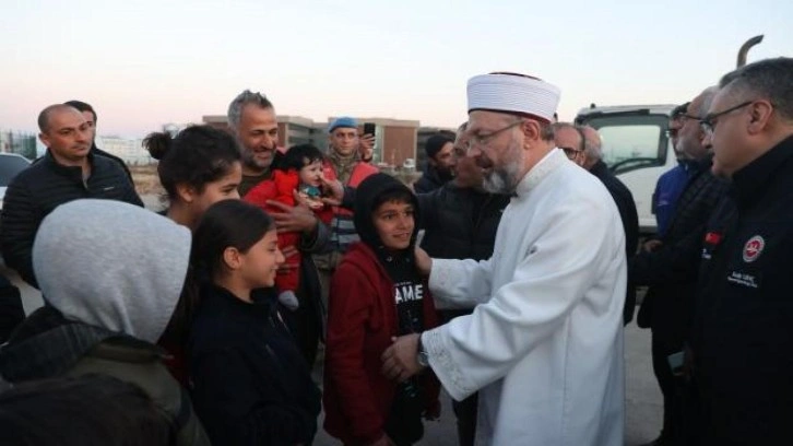 Diyanet İşleri Başkanı Erbaş'tan çadır kentte kurulan 4-6 yaş Kur’an kursuna ziyaret