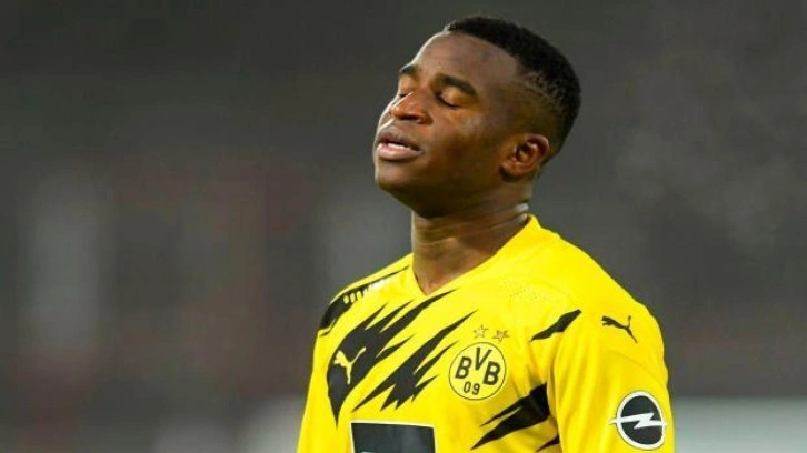 Dortmund'un yıldızı Moukoko'dan ailesine büyük zulüm