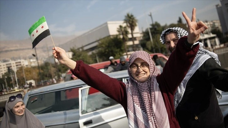 Dünya medyası Suriye'de 61 yıllık Baas rejiminin çöküşünü manşete taşıdı