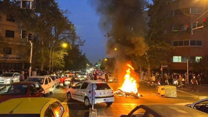 Dünyaca ünlü futbolcu İran'daki protestolarda tutuklandı!