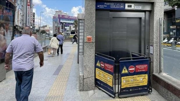 Duraklardaki asansör ve yürüyen merdivenlerin arızalanması vatandaşların tepkisini çekti