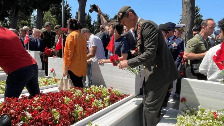 Edirnekapı Şehitliği'nde 15 Temmuz şehitleri için tören düzenlendi