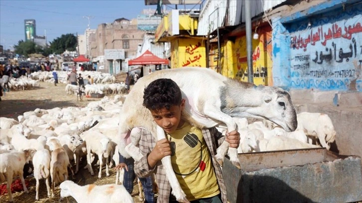 Ekonomik kriz Yemenlilerin bayram sevincine gölge düşürüyor