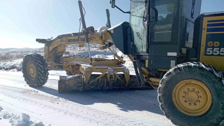 Elazığ’da kar yağışı nedeniyle 27 köy yolu ulaşıma kapandı