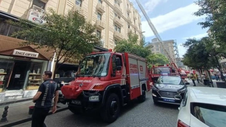 Eminönü'nde dönercide yangın çıktı