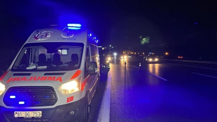 Emniyet şeridinde arıza yapan otomobile tır çarptı: 1 ölü, 3 yaralı